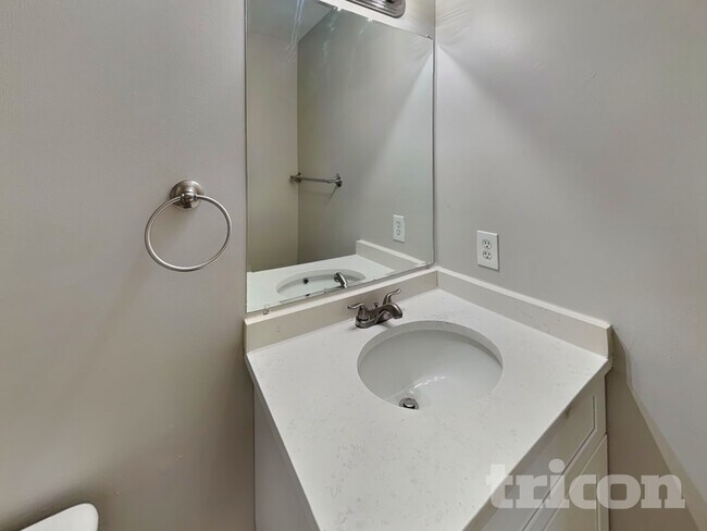 Building Photo - 10587 Village Trail