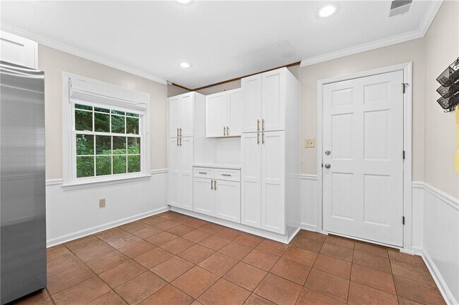 Building Photo - 4496 Windsor Oaks Dr