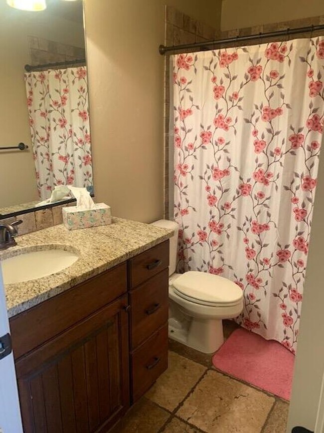 Building Photo - Gorgeous St. George Townhome