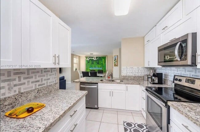 Building Photo - 19999 E Country Club Dr