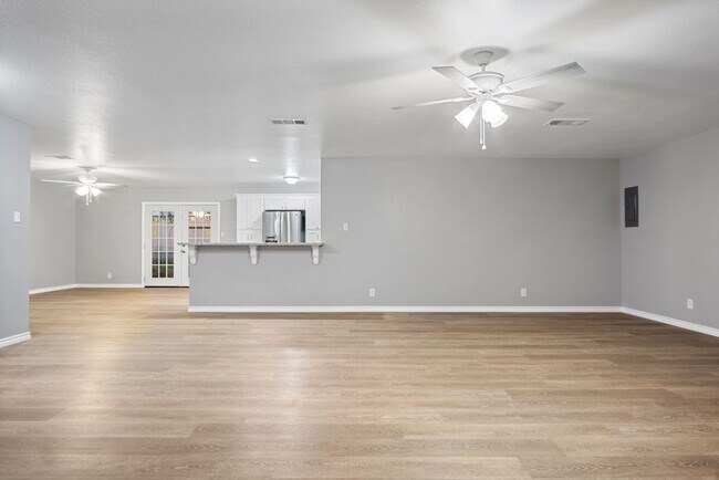 Building Photo - 1347 E Palm Dr