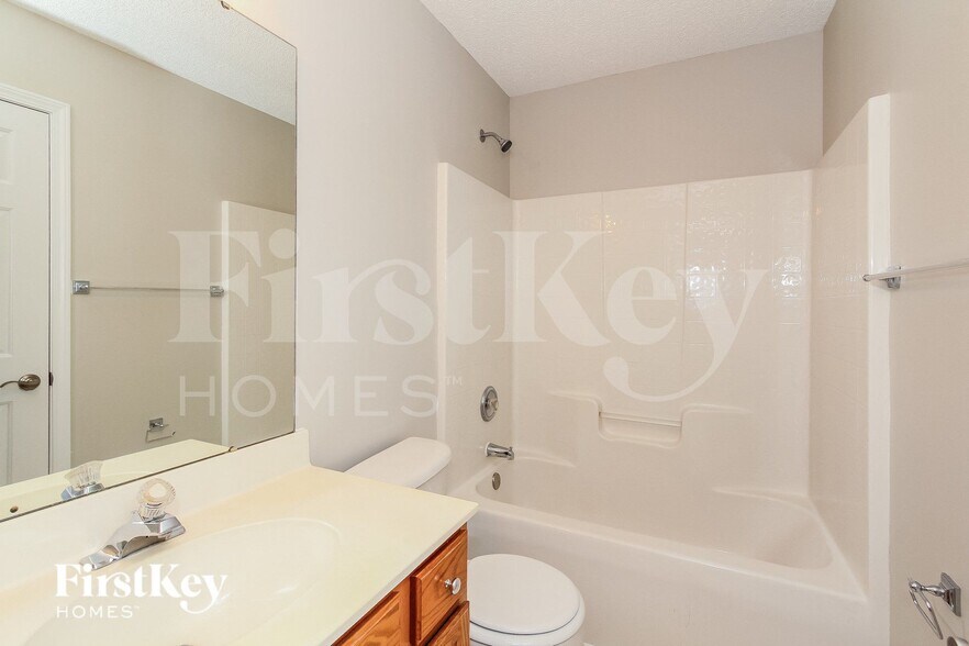 Building Photo - 11718 Black Maple Ave