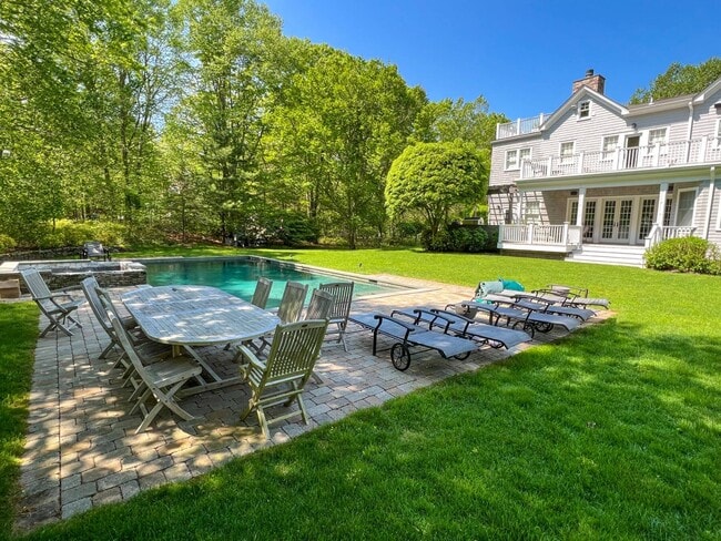 Building Photo - 118 Water Mill Towd Rd