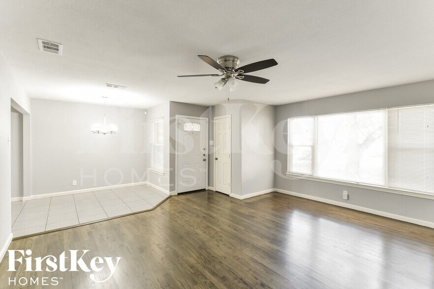 Building Photo - 2502 Costa Mesa Dr