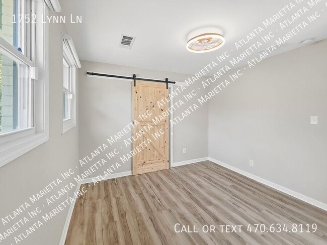 Building Photo - 1752 Lynn Ln