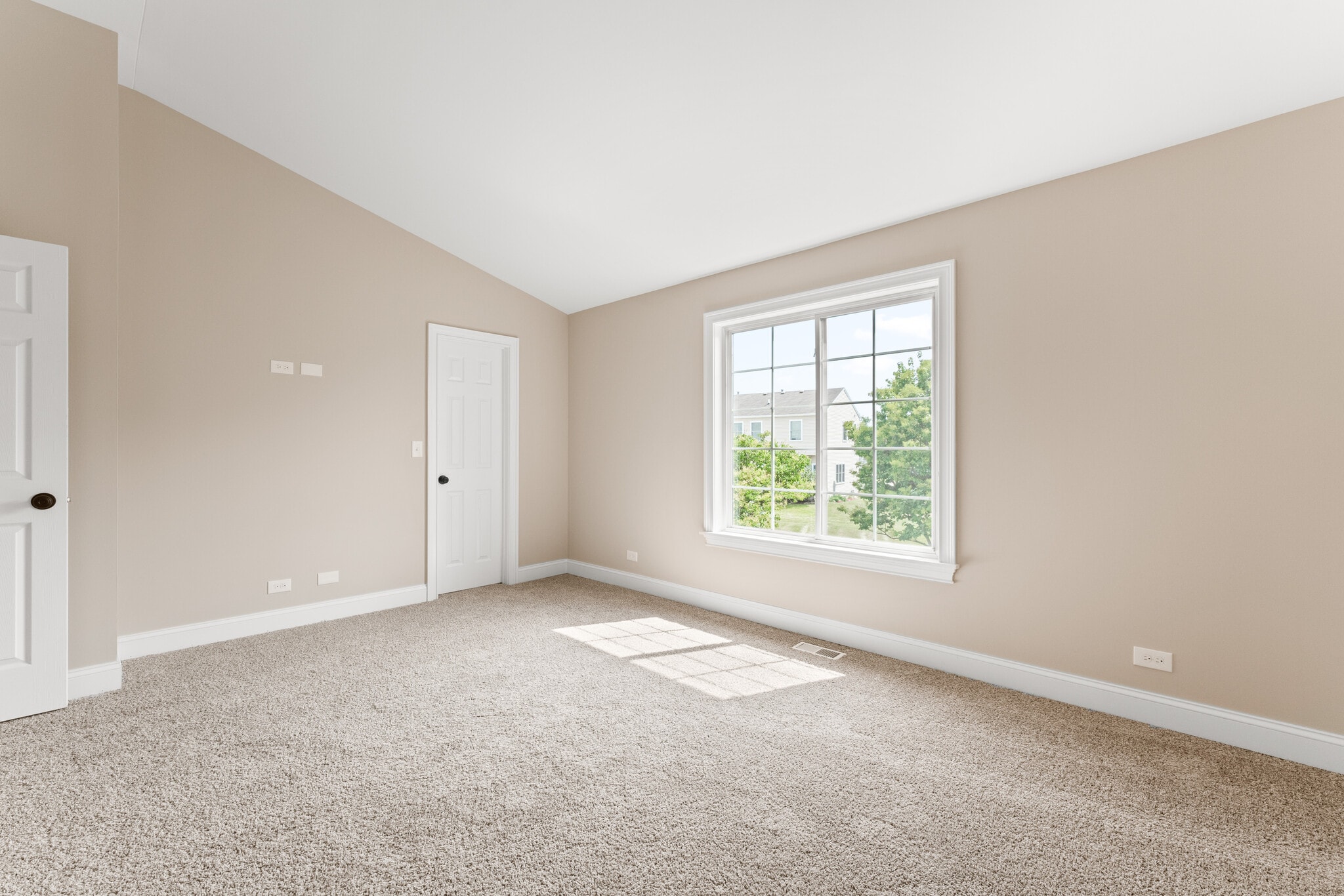Building Photo - 684 Fieldcrest Dr