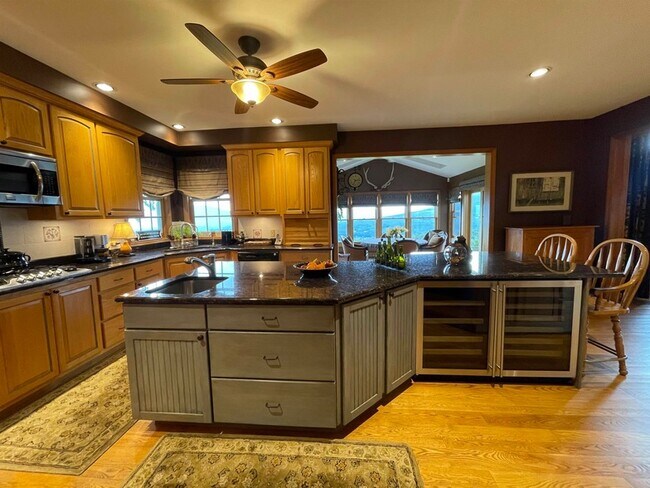 Building Photo - 21 Valley View Rd