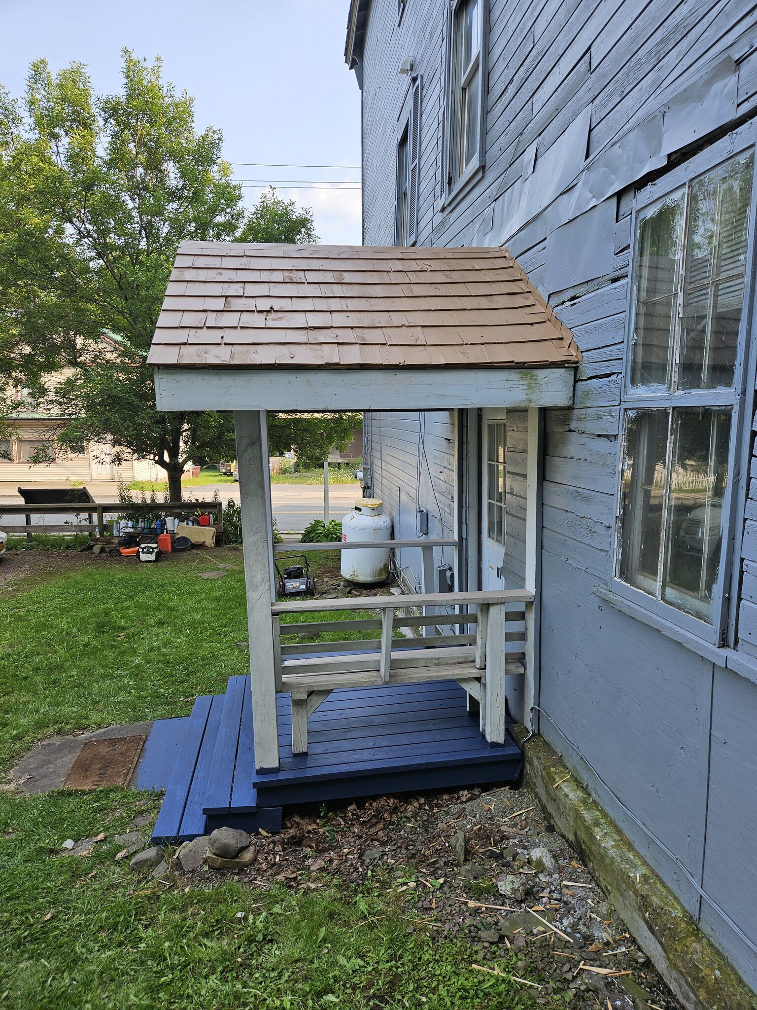 Separate entrance - 607-615 Main St