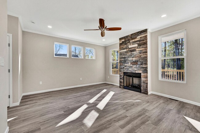 Building Photo - Charming 4 Bedroom Haven in Laurens