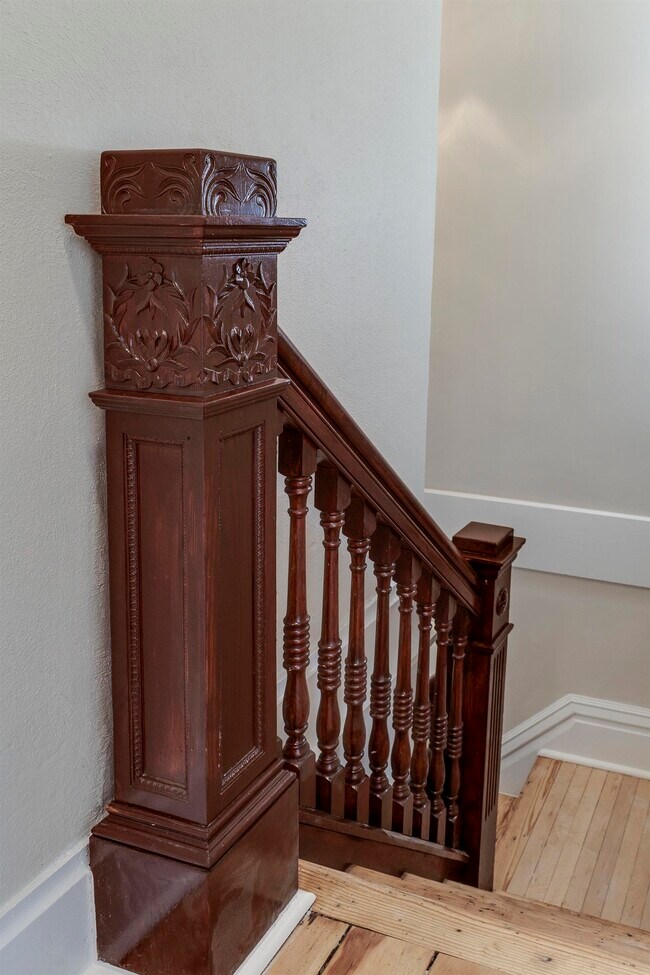 Building Photo - 7223 University Ave