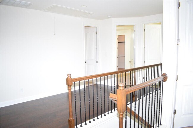 Building Photo - 3001 Tempe Dr