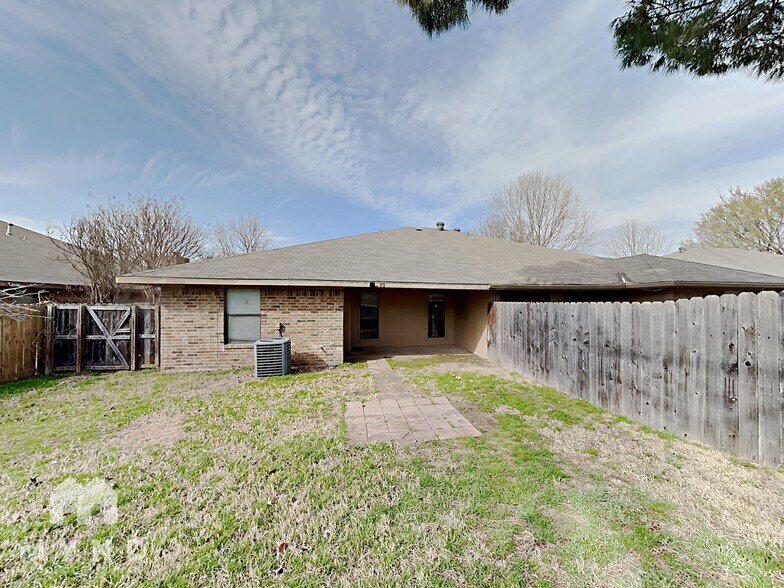 Building Photo - 4211 Spring Meadow Ln