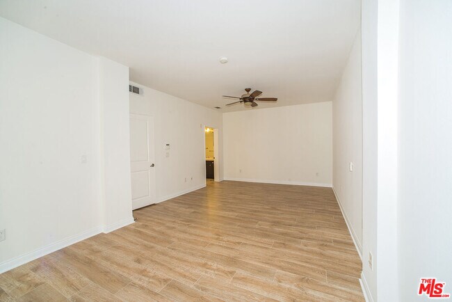 Building Photo - 5625 Crescent Park W