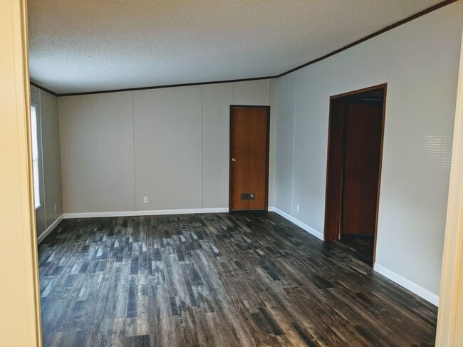 Building Photo - 3 Bedroom Mobile Home in Pelzer SC