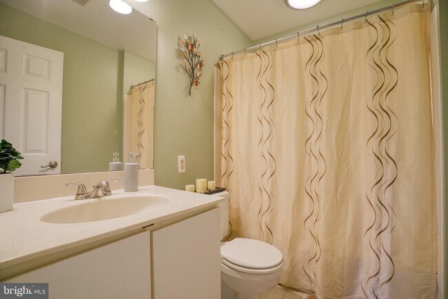 Building Photo - 32 Lovett Ct