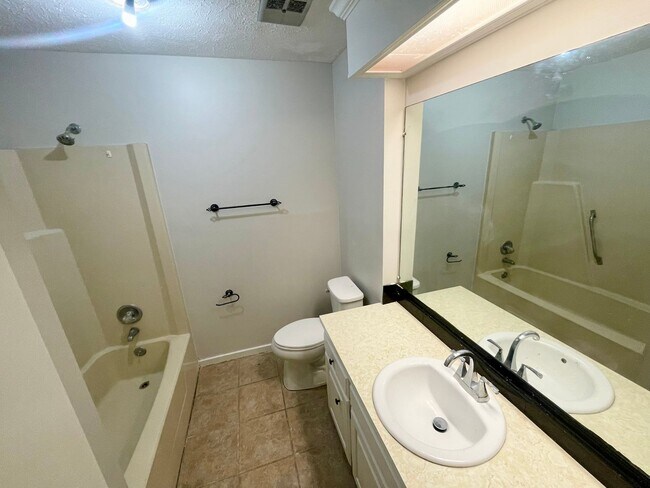 Building Photo - 176 Bellegrove Cir