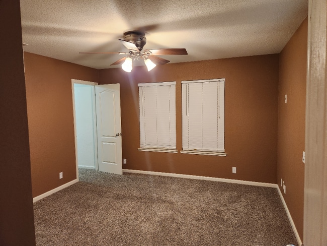 Building Photo - 1558 Hearthsong Dr