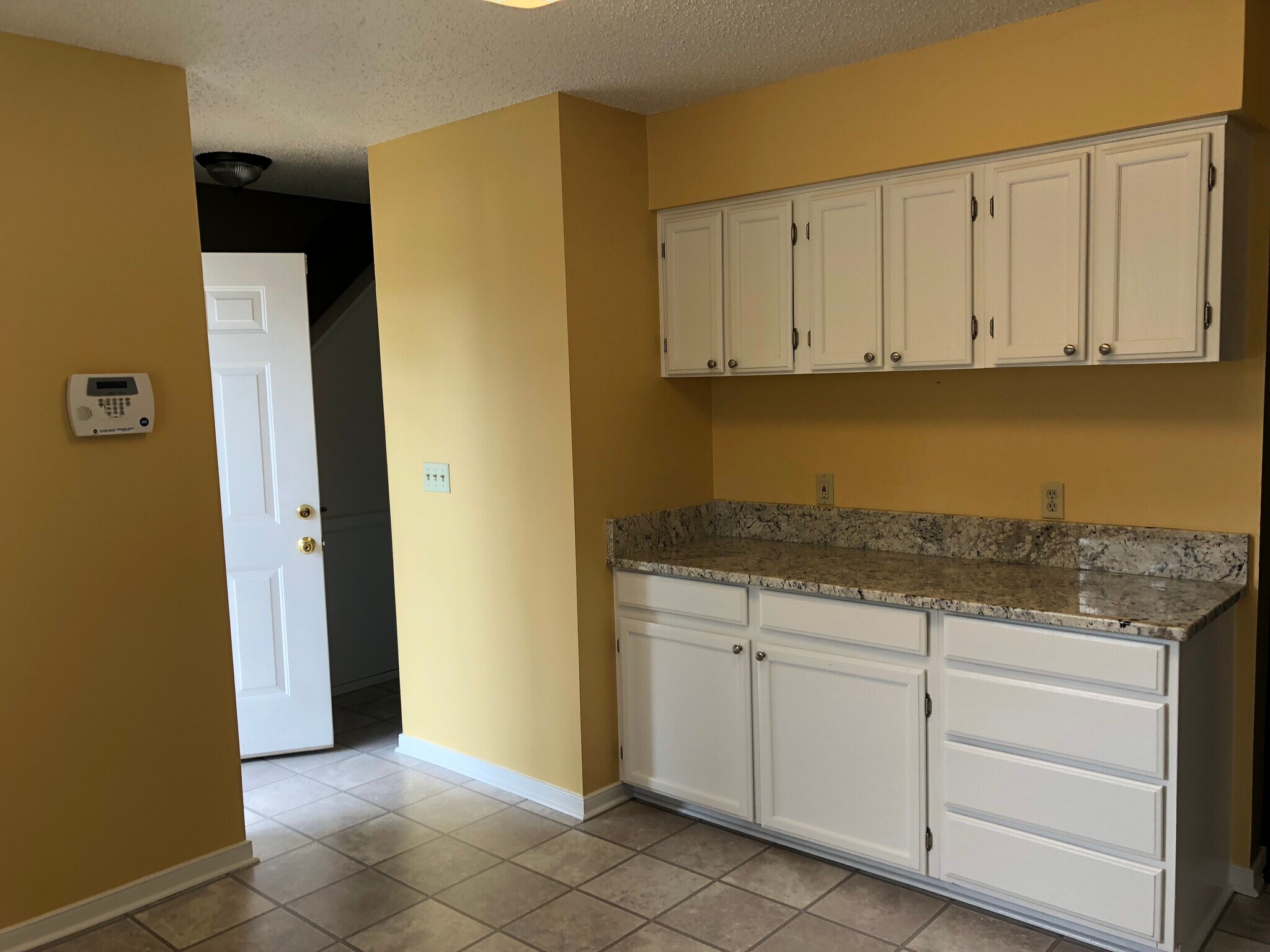 Building Photo - 4114 Bush Lake Dr