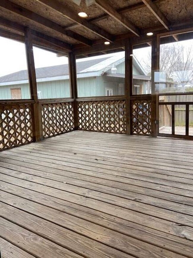 Building Photo - Single-Family Home in Hollister