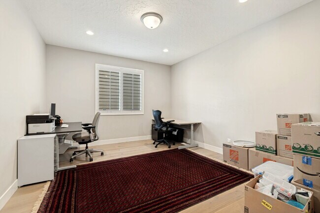 Building Photo - Upscale Home Available in Herriman
