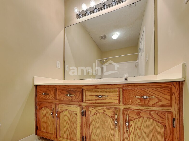 Building Photo - 5181 Marlboro Ct