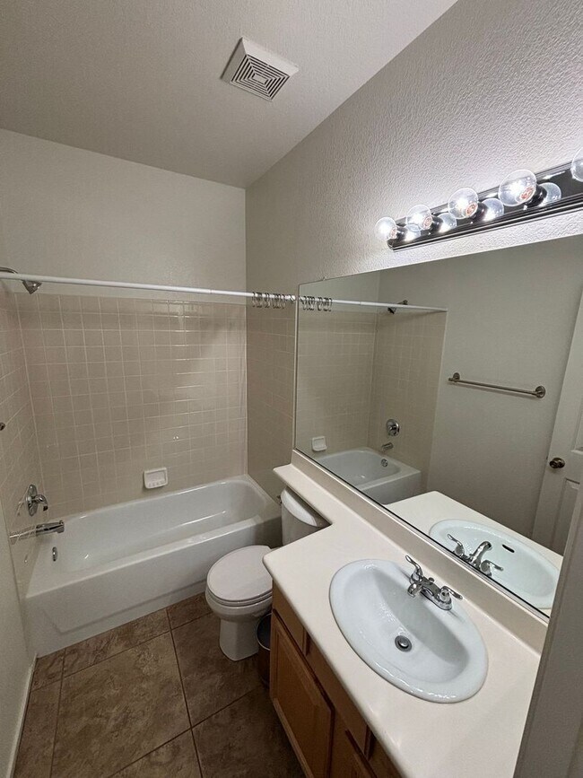 Building Photo - Seven Hills Single-Story 3 Bed 2 Bath Scenic Greenbelt Views