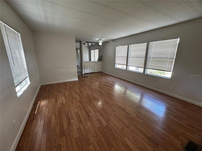 Building Photo - 1001 NE 77th St