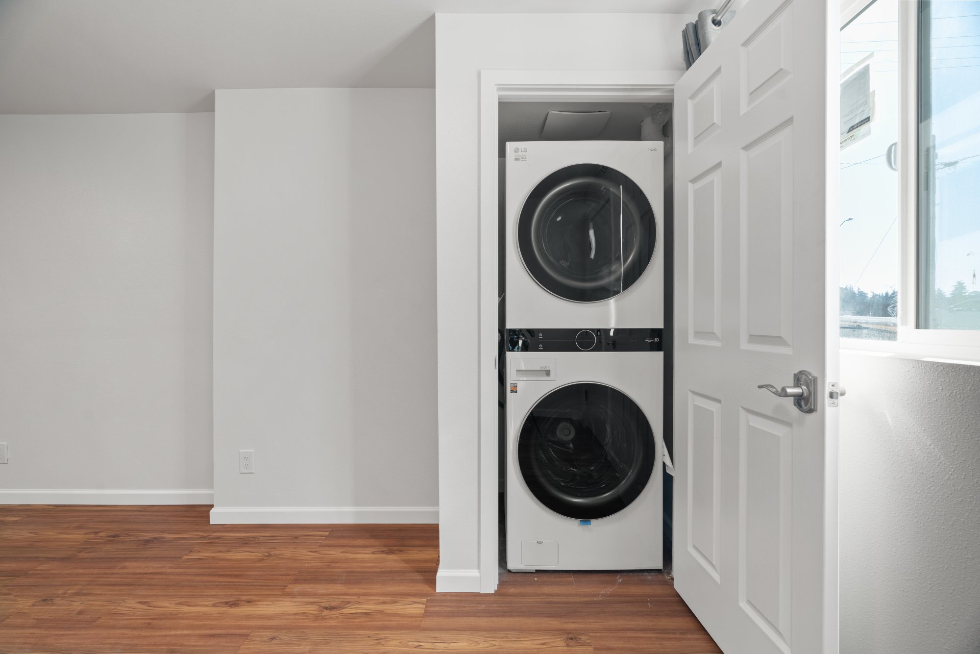 Stackable LG washer and dryer - 411 124th St S