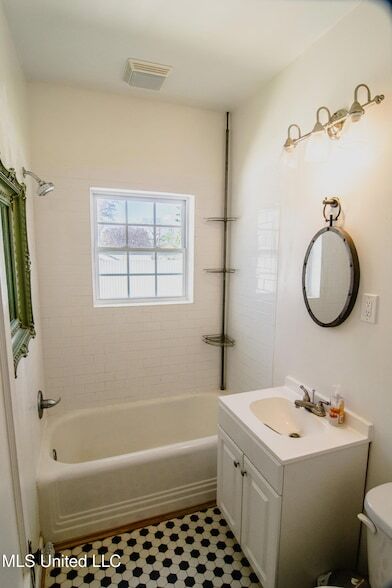 Building Photo - 803 N Congress St