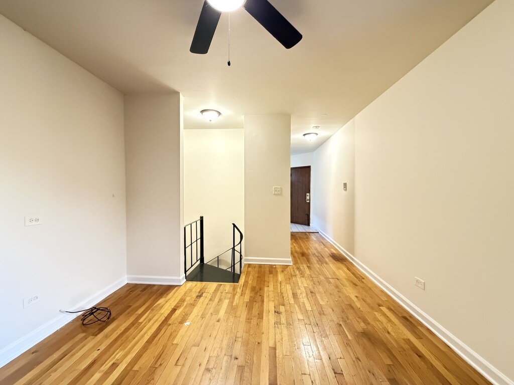 Building Photo - 850 W Cornelia Ave