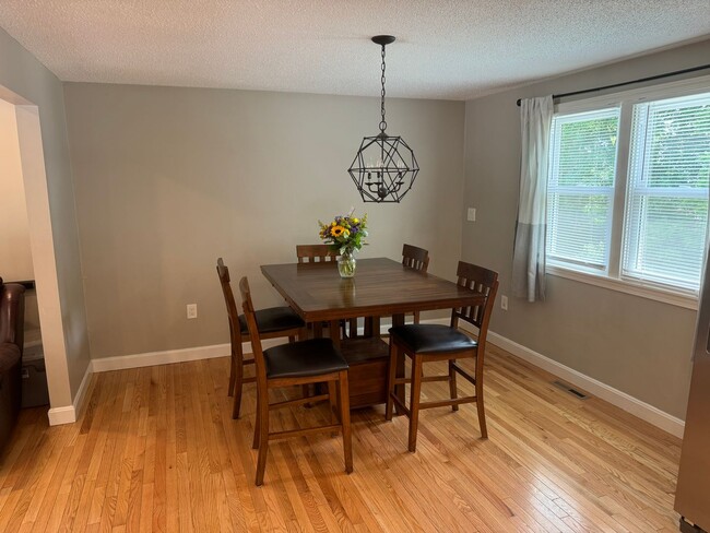 Building Photo - Modern 3 Bedroom Single Family - Available...