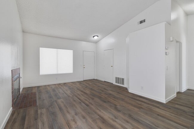 Building Photo - Beautiful single family home - Hesperia, CA