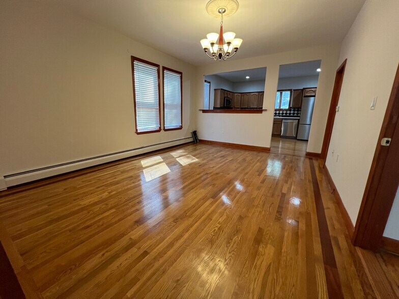 Building Photo - 44 Tuttle St