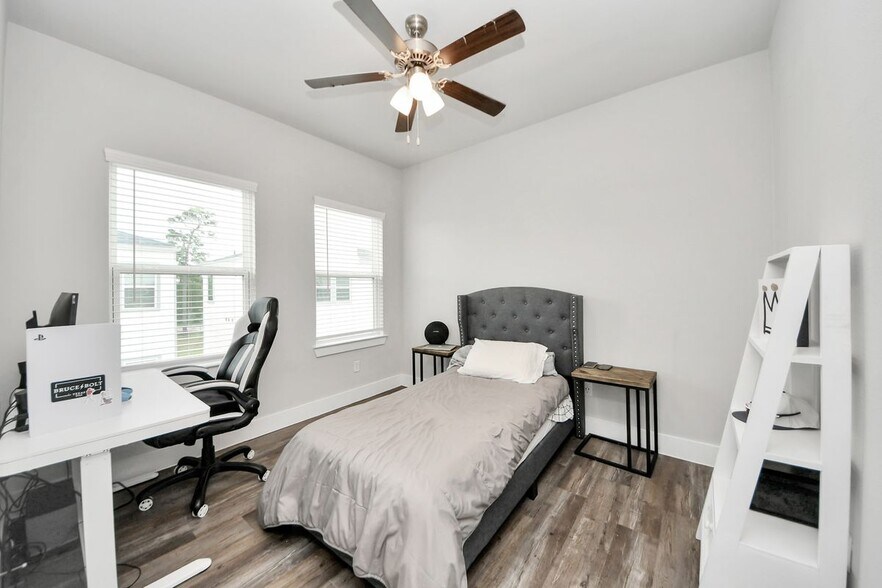 Building Photo - 1743 Cove Cres Ct