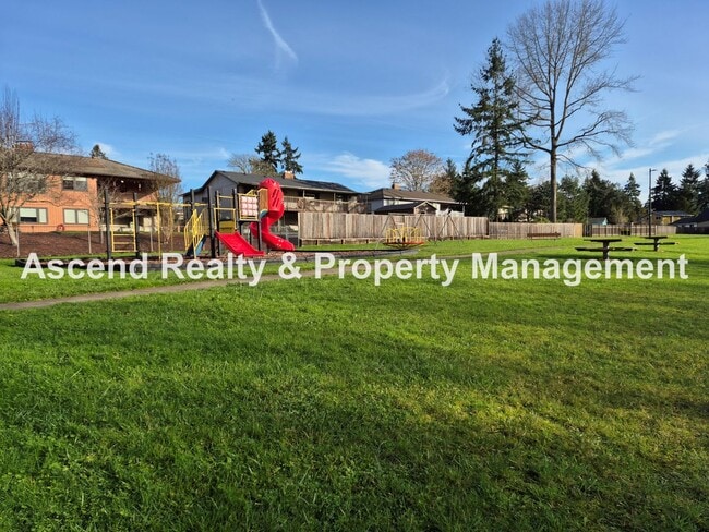 Building Photo - Need Space? This is the Place! Available NOW~Beautifully Updated 4Bed/3Bath Backs to Park Pets OK