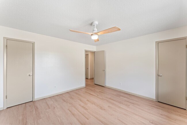 Building Photo - West Knoxville 37919 - Charming, Newly Upd...