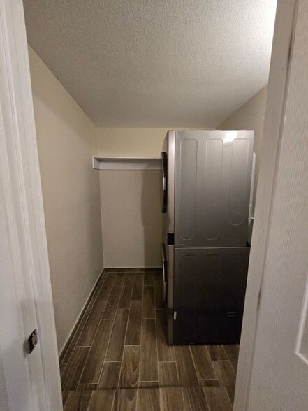 Building Photo - 624 E Roosevelt Ave