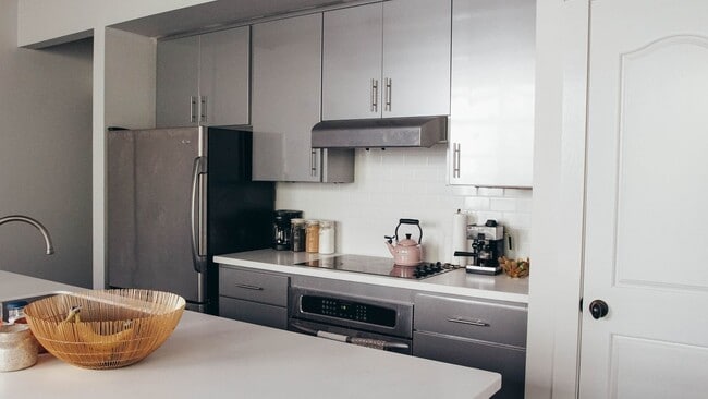 Building Photo - **APPLICATION PENDING!! CONTEMPORARY STARLAND LOFT!