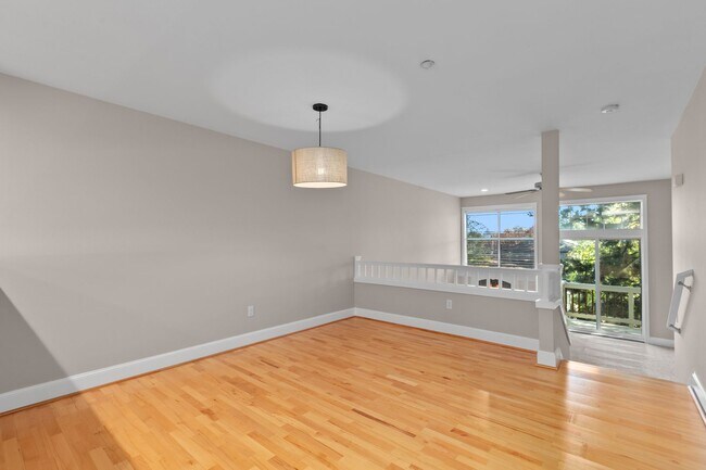 Building Photo - 3bd/3ba Seattle House