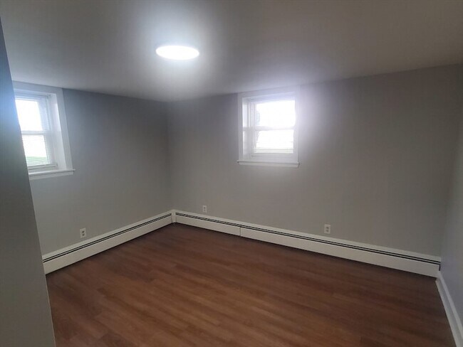 Building Photo - 433 B Sea St