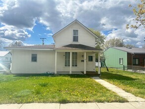 Building Photo - Charming 3 bed 2 bath in Hamilton.