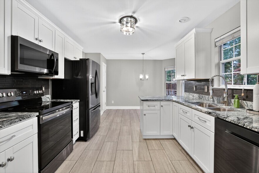 Building Photo - 8323 Stillwater Cir