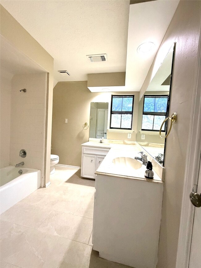 Building Photo - 3800 September Dr