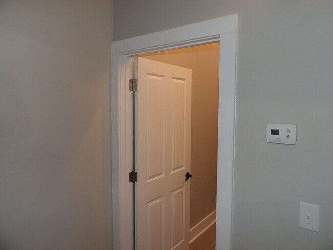 Building Photo - 609 Taylor Ave