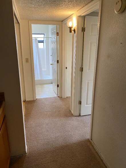 Building Photo - 7840 N Viewpointe Cir