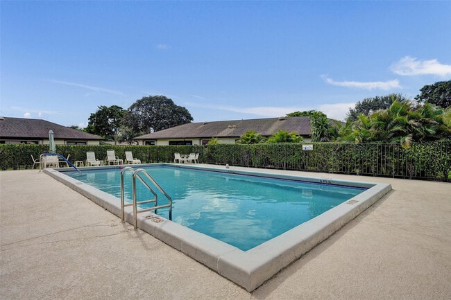 Building Photo - 4840 Greentree Ln