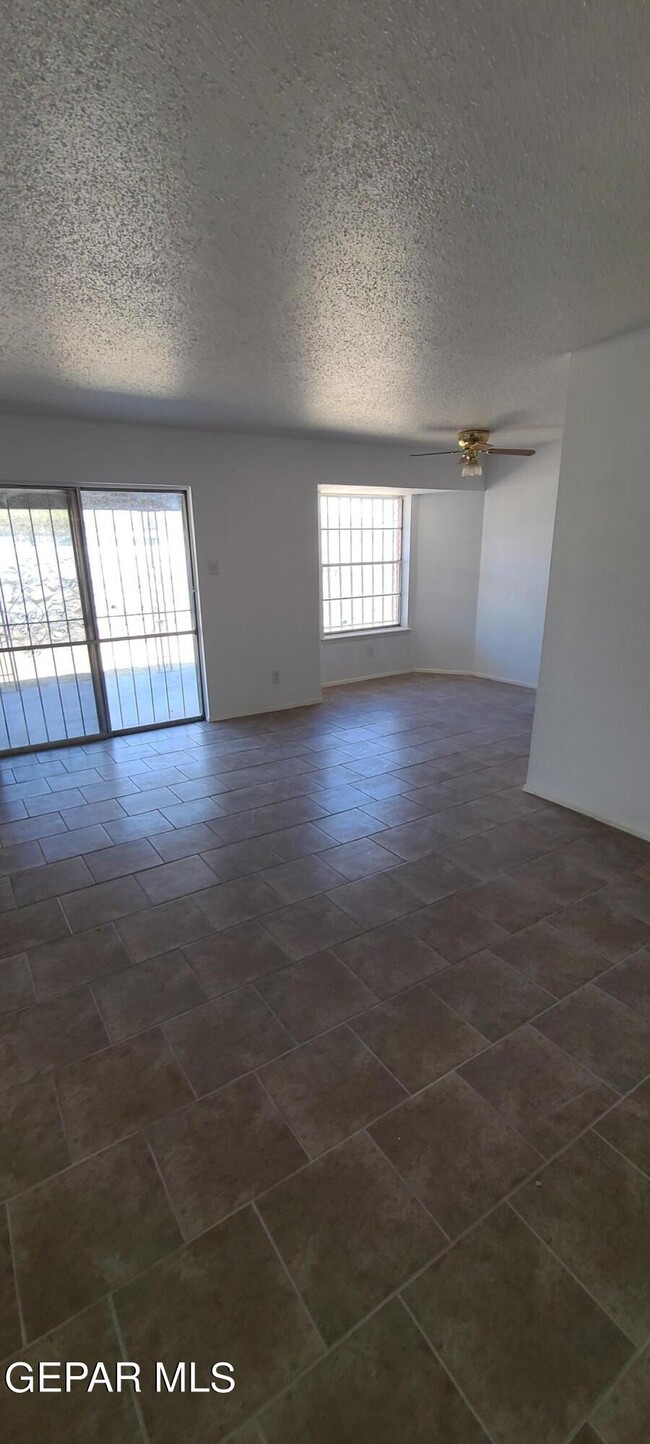 Building Photo - 8607 Mettler Dr