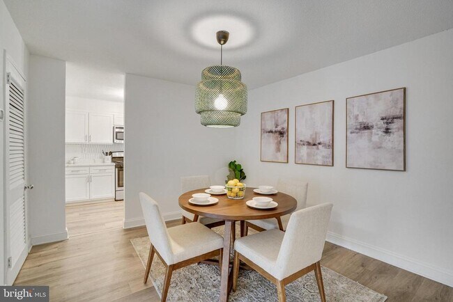 Building Photo - 1300 Army Navy Dr