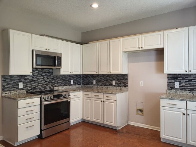 Building Photo - 4 bedroom  home in Charlotte