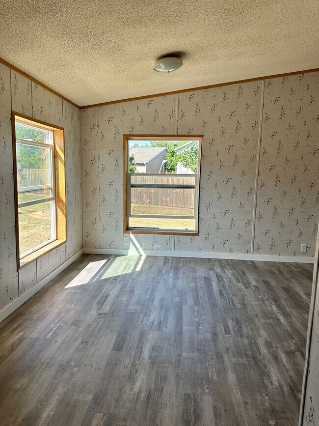 Building Photo - 119 Silver Maple Dr